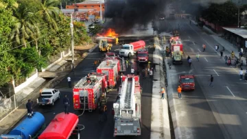 Muere conductor camión que se incendió Autopista Duarte Santiago y La Vega