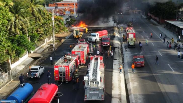 Muere conductor camión que se incendió Autopista Duarte Santiago y La Vega