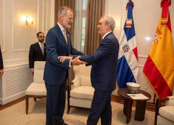 Abinader y rey de España estuvieron reunidos una hora en el Palacio Nacional