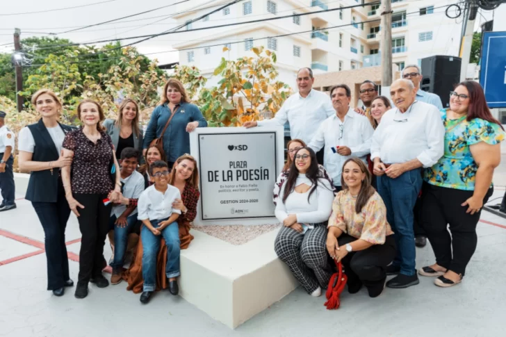 Rescatan plaza en honor a Fabio Fiallo