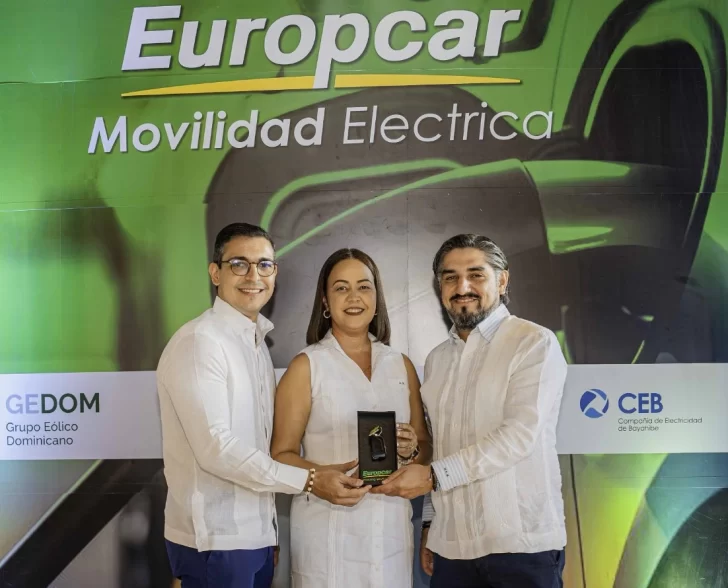 Europcar Dominicana entrega unidades eléctricas a CEPM y empresas aliadas