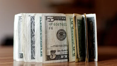 Así inicia la venta del dólar durante este lunes 23 de diciembre