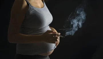 Basta un cigarrillo durante embarazo para graves problemas salud en bebés