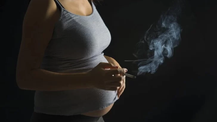 Basta un cigarrillo durante embarazo para graves problemas salud en bebés