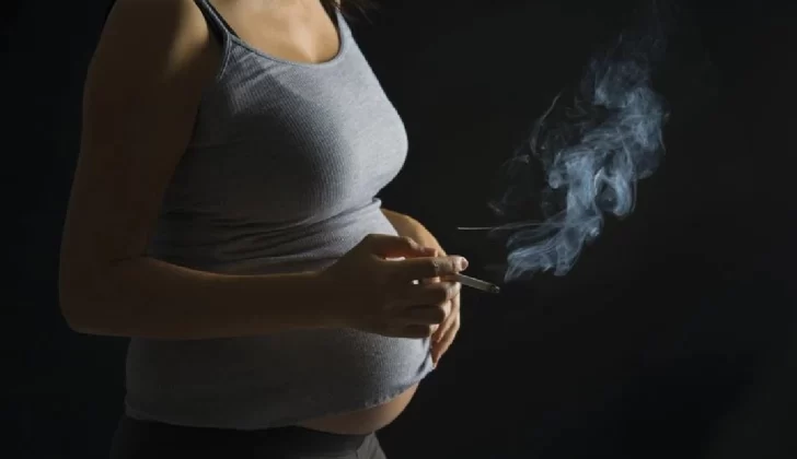 Basta un cigarrillo durante embarazo para graves problemas salud en bebés