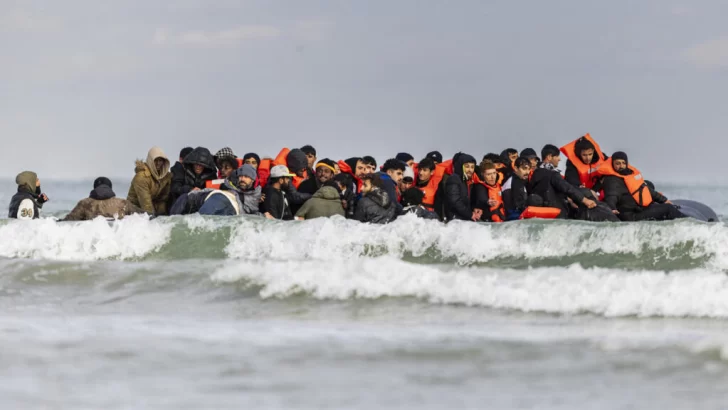 Ocho migrantes murieron al tratar de cruzar el mortal Canal de la Mancha