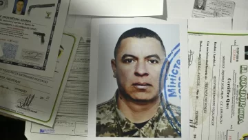 Dos colombianos, acusados de ser mercenarios de Ucrania, entregados por Venezuela a Rusia