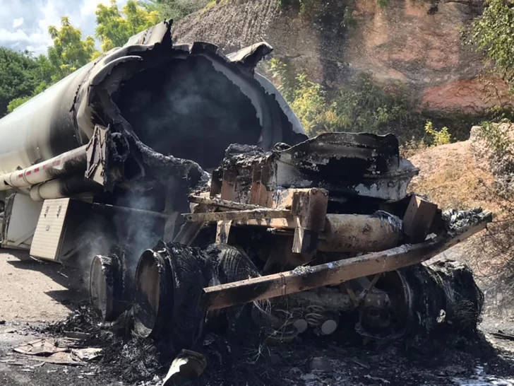 Más de 15 muertos y 40 heridos graves al explotar un camión cisterna