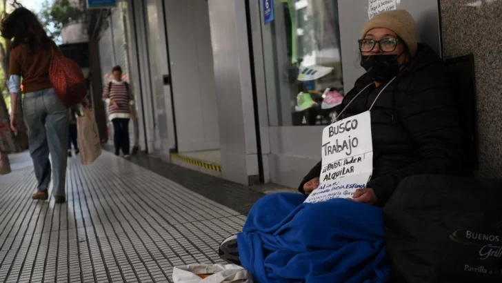 La pobreza en Argentina alcanza el 52,9% en el primer semestre de 2024, un aumento de 11 puntos desde que asumió Javier Milei