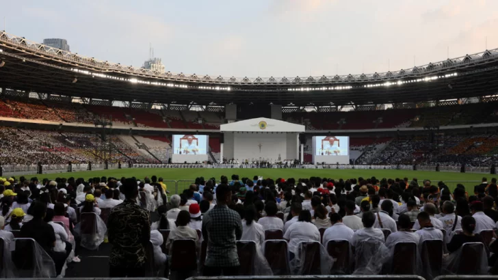 El papa enfrenta el doloroso tema de la pederastia en Timor Oriental