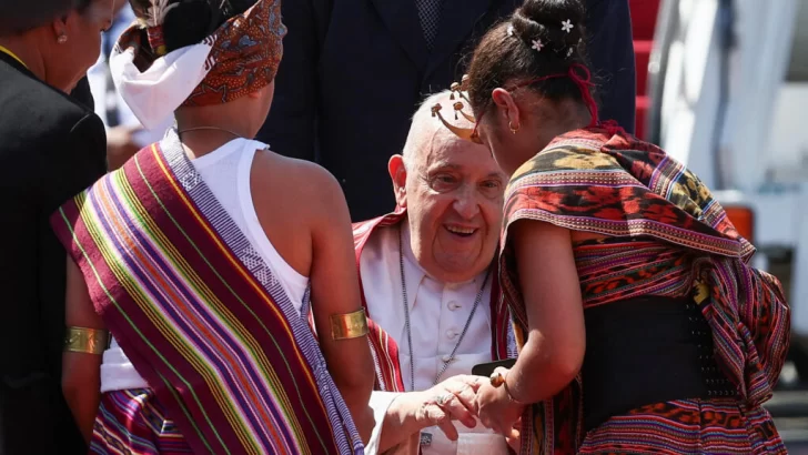 El papa llega a Timor Oriental, de mayoría católica y donde planean denuncias de pederastia