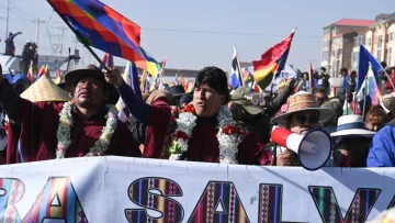 Marcha liderada por Evo Morales ingresa a La Paz, en medio de presiones al Gobierno de Luis Arce