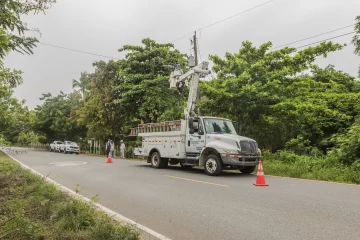 Edesur trabaja para poner de nuevo en línea circuito que salió de servicio por sobrecarga