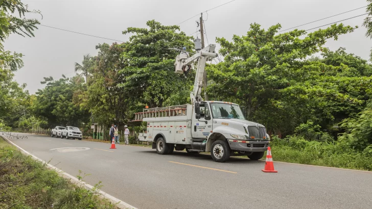 Edesur trabaja para poner de nuevo en línea circuito que salió de servicio por sobrecarga