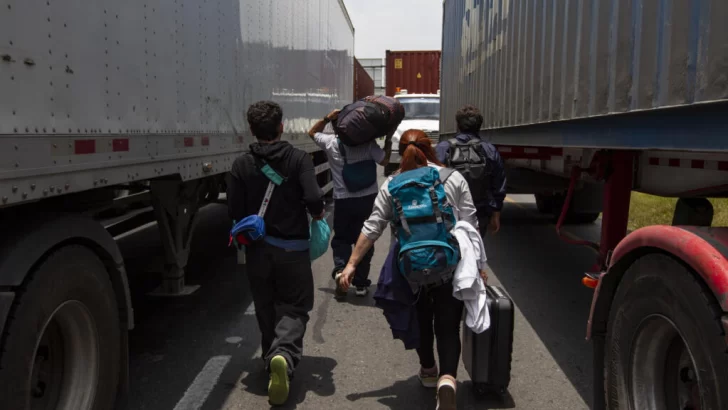 Camioneros bloquean importantes rutas de Colombia en protesta por el aumento del diésel