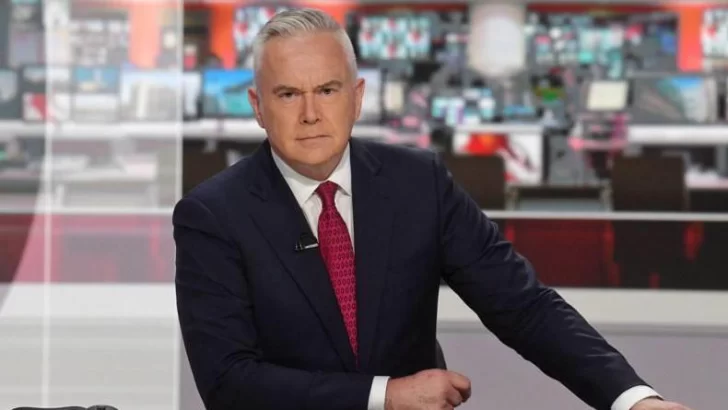 Condenan al expresentador de la BBC Huw Edwards a 6 meses de prisión suspendida por posesión de imágenes indecentes de niños