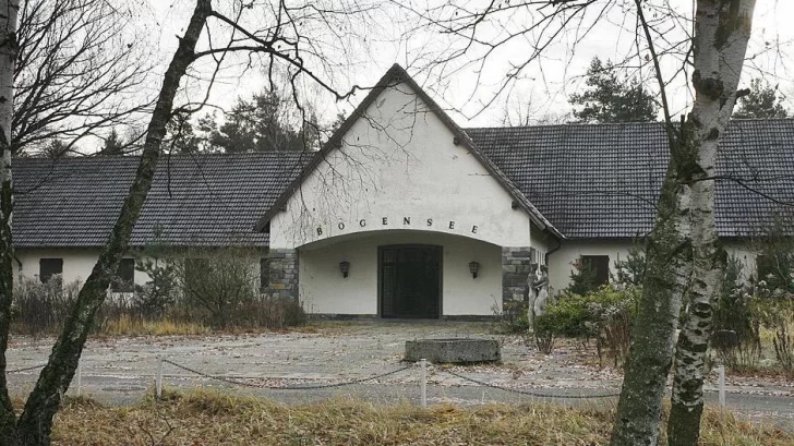La enorme y costosa casa de campo del nazi Joseph Goebbels a las afueras de Berlín que las autoridades decidieron regalar porque nadie la quiere