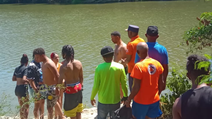 Defensa Civil buscan joven desaparecido en balneario Timbeque