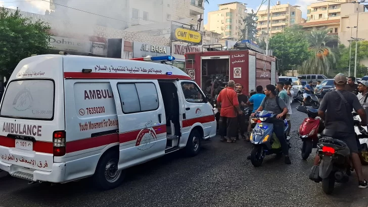 Una nueva ola de explosiones de walkie-talkies en Líbano deja al menos 20 muertos y cientos de heridos mientras Israel moviliza tropas desde Gaza hacia el norte del país