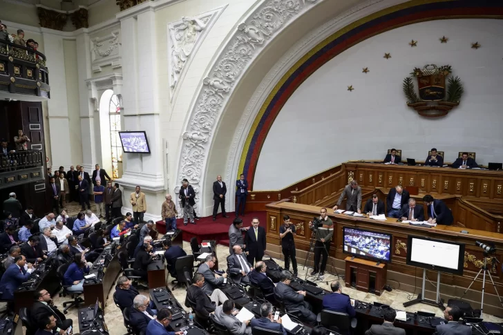 Parlamento de Maduro quiere que rompa 'todas las relaciones' con España