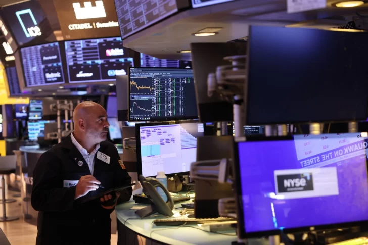 Wall Street abre en verde, y sin cambios sustanciales, mientras EE.UU. acude a las urnas