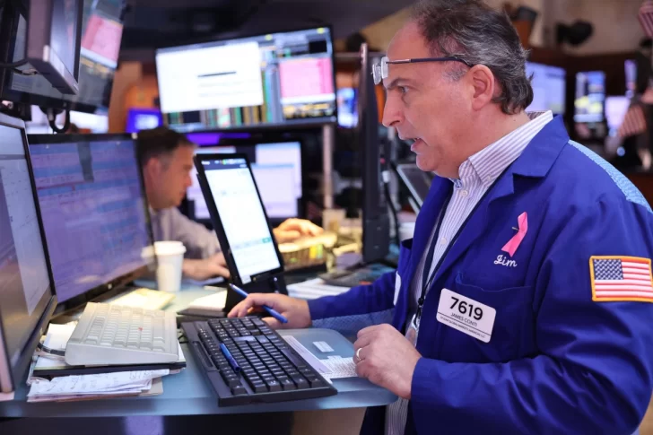 Wall Street cierra a la baja tras cifras de la inflación
