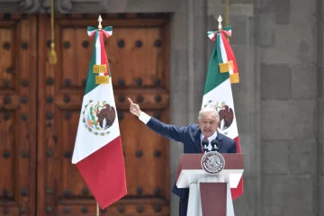 En su despedida, López Obrador defiende su legado en México para construir 'una patria nueva'