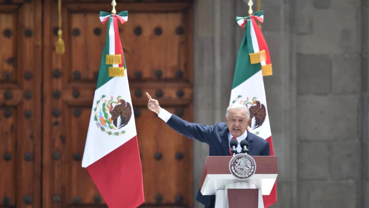 En su despedida, López Obrador defiende su legado en México para construir 