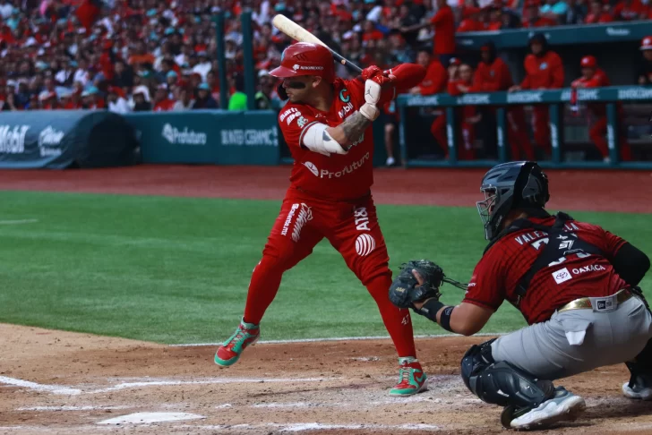 Los Diablos Rojos castigan a un colombiano y toman ventaja en la final
