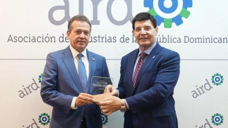 AIRD reconoce a Ito Bisonó por apoyo al sector industrial