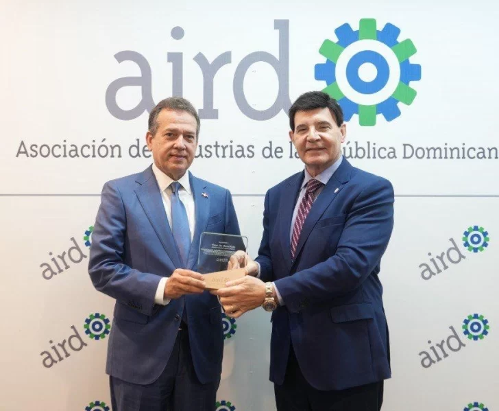 AIRD reconoce a Ito Bisonó por apoyo al sector industrial