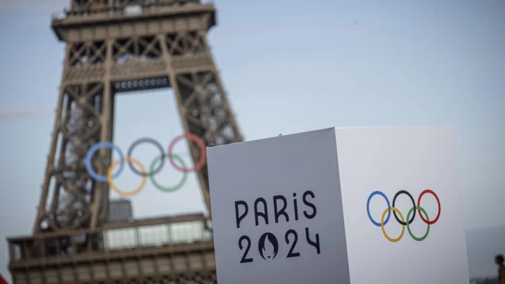 Descendientes de Eiffel quieren la retirada de los anillos olímpicos de la torre para fin de año