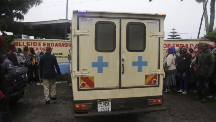 El balance del incendio de una escuela en Kenia sube a 18 muertos