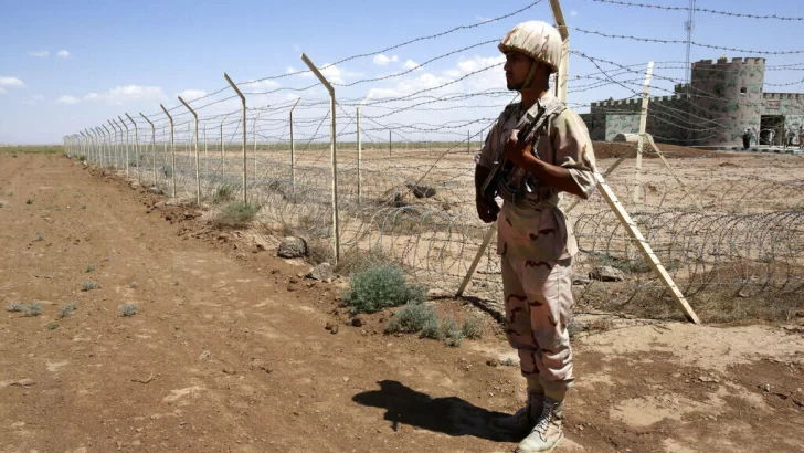 Irán construye un muro en su frontera con Afganistán contra la inmigración clandestina y el narco