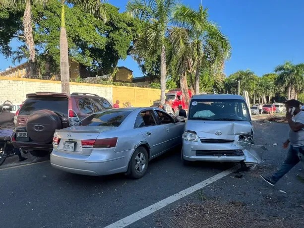 Accidente de tránsito en Villa Duarte deja un muerto y un herido