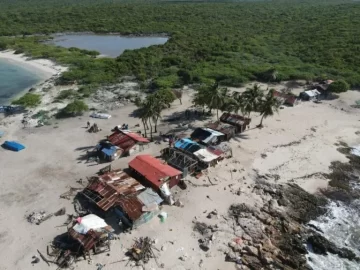 Autoridades destruyen casuchas levantadas en zonas protegidas y apresan a 35 haitianos