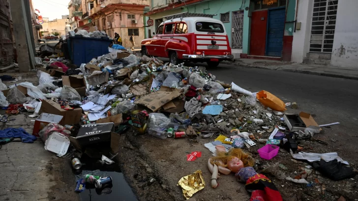 La Habana se llena de basura y moscas