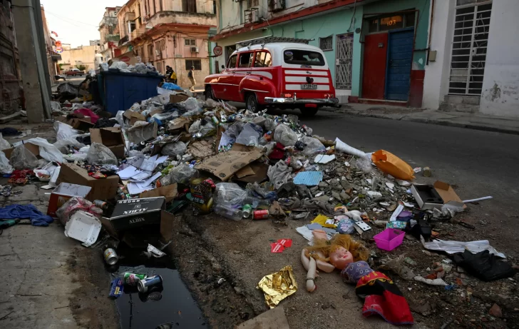 La Habana se llena de basura y moscas