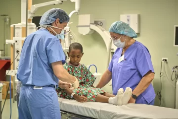 Operativo de salud interviene a 86 niños con cirugías gratuitas en el Centro Médico Central Romana