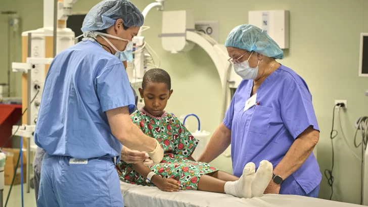 Operativo de salud interviene a 86 niños con cirugías gratuitas en el Centro Médico Central Romana