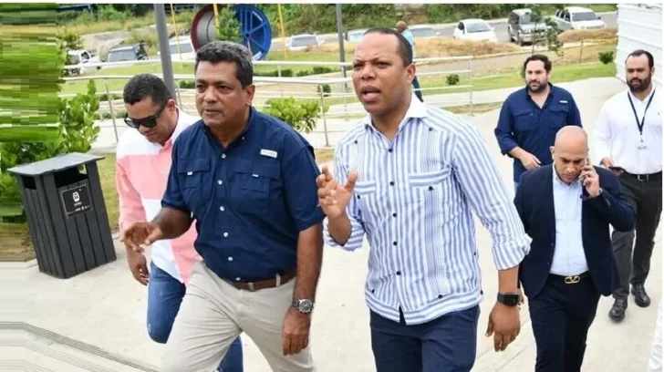 El-alcalde-del-municipio-Los-Alcarrizos-Junior-Santos-recibio-este-viernes-la-visita-del-director-general-del-instituto-nacional-de-transito-y-transporte-terrestreMilton-Morrison-728x408