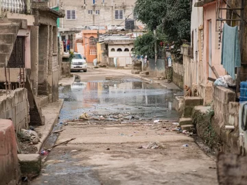 Prometen solución a problema de aguas negras en Los Guaricanos