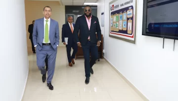 El Big Papi hace visita de cortesía al presidente del Indotel