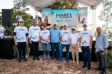 Instituciones promueven el reciclaje en limpieza de playa Güibia