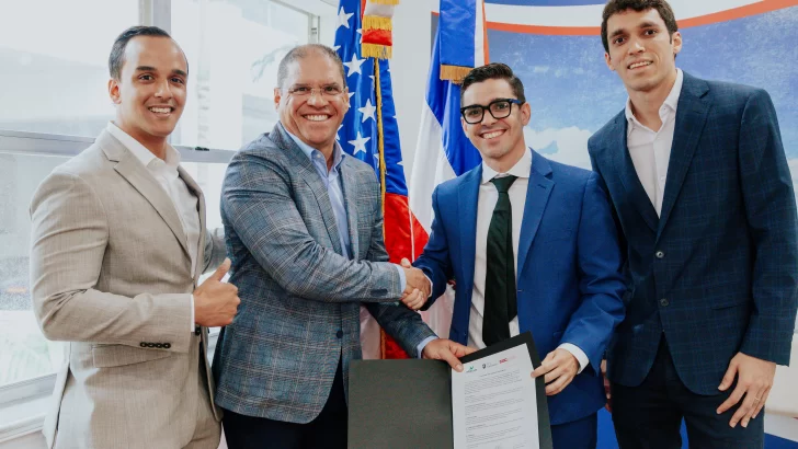 Firman acuerdo para exportar educación financiera de alto nivel desde RD para el mundo hispano