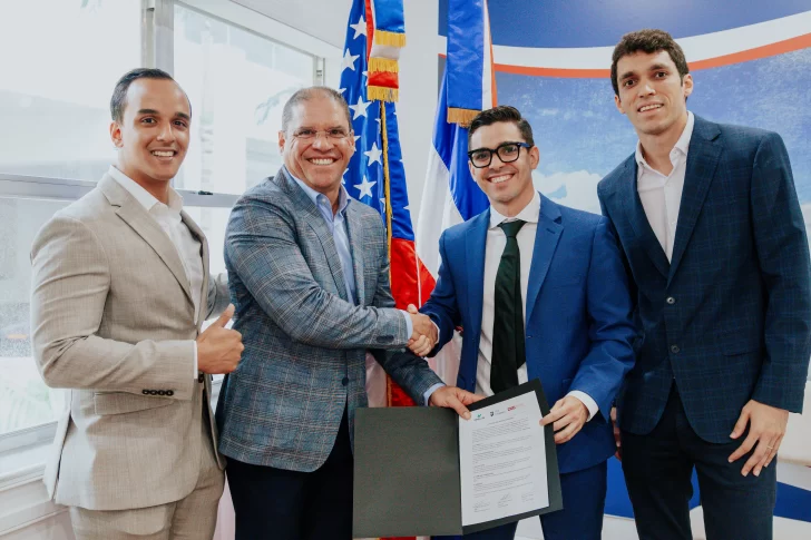 Firman acuerdo para exportar educación financiera de alto nivel desde RD para el mundo hispano