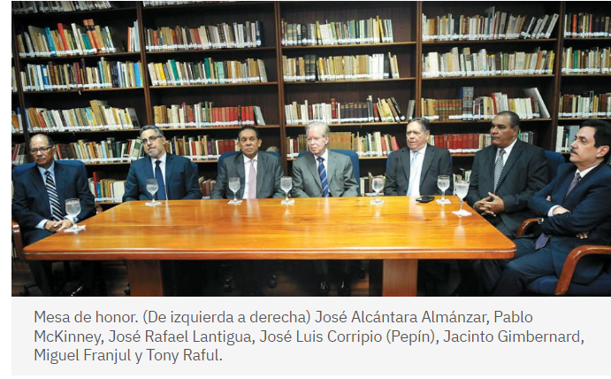 Jose-Rafael-Lantigua-pone-a-circular-Ecos-y-Resonancias-FOTO-LISTIN-DIARIO