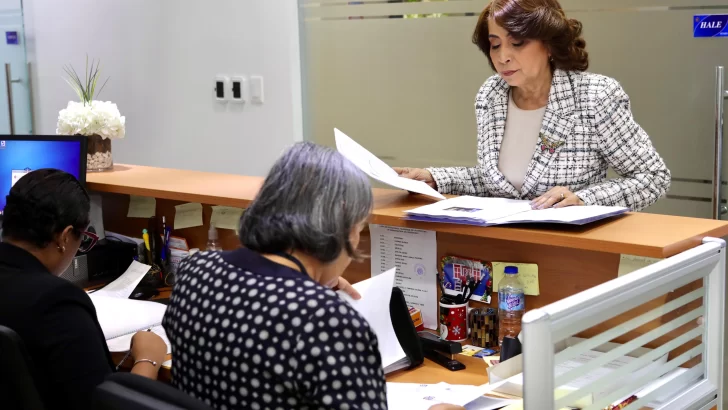 La doctora Dolores Fernández se repostula como miembro de la Junta Central Electoral