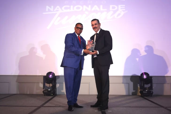 Premio-Nacional-de-Turismo-galardona-a-Lopesan-1-728x485