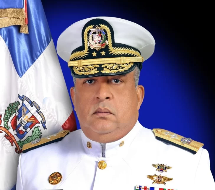 Vicealmirante-Luis-Rafael-Lee-Ballester-director-general-de-Migracion-728x643